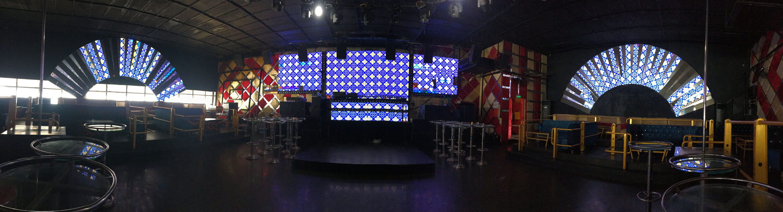 Hệ thống ánh sáng - Màn hình LED cho quán Club 68.