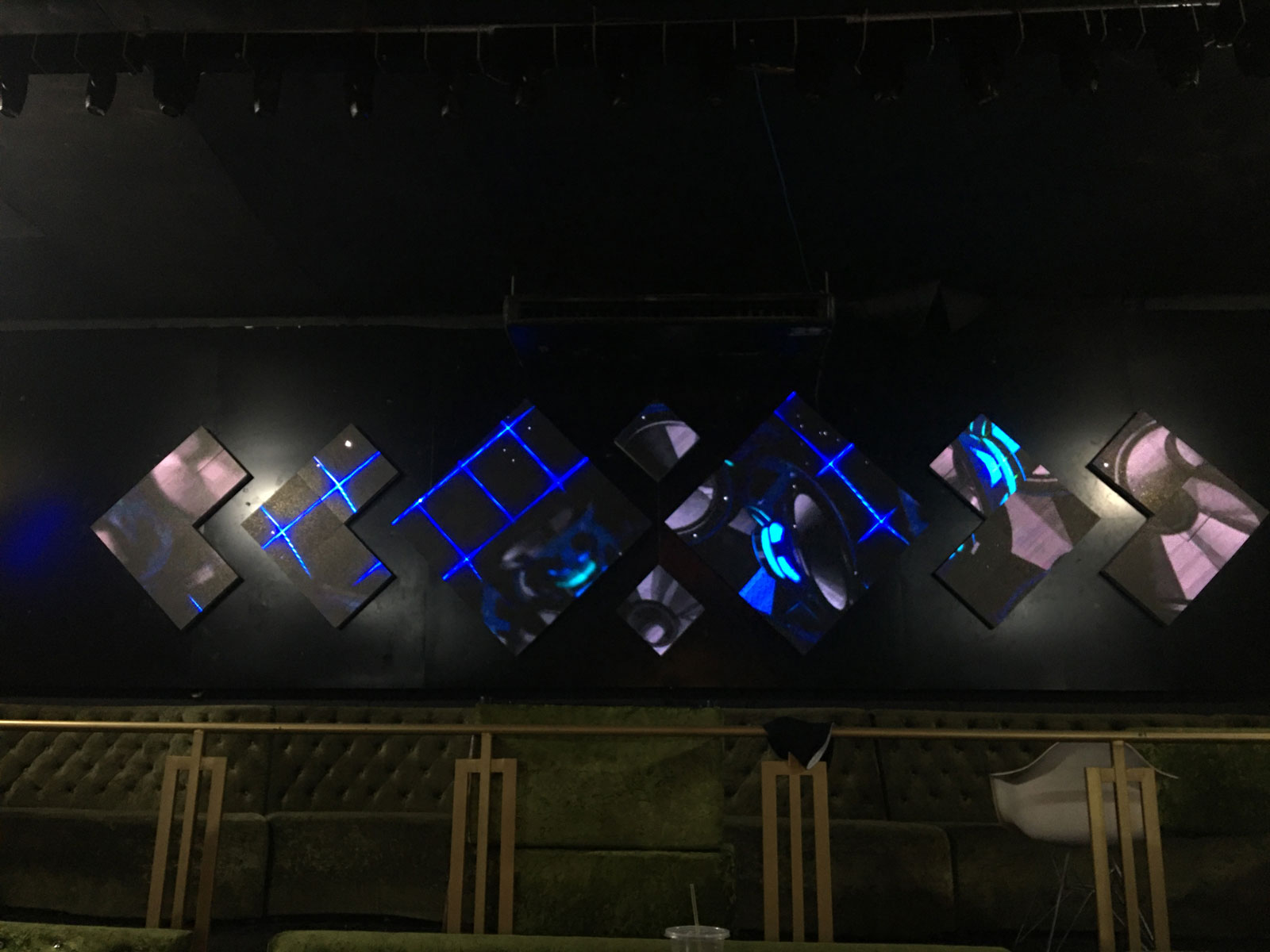 Hệ thống ánh sáng - Màn hình LED cho quán IClub - Trung Sơn - Bình Chánh
