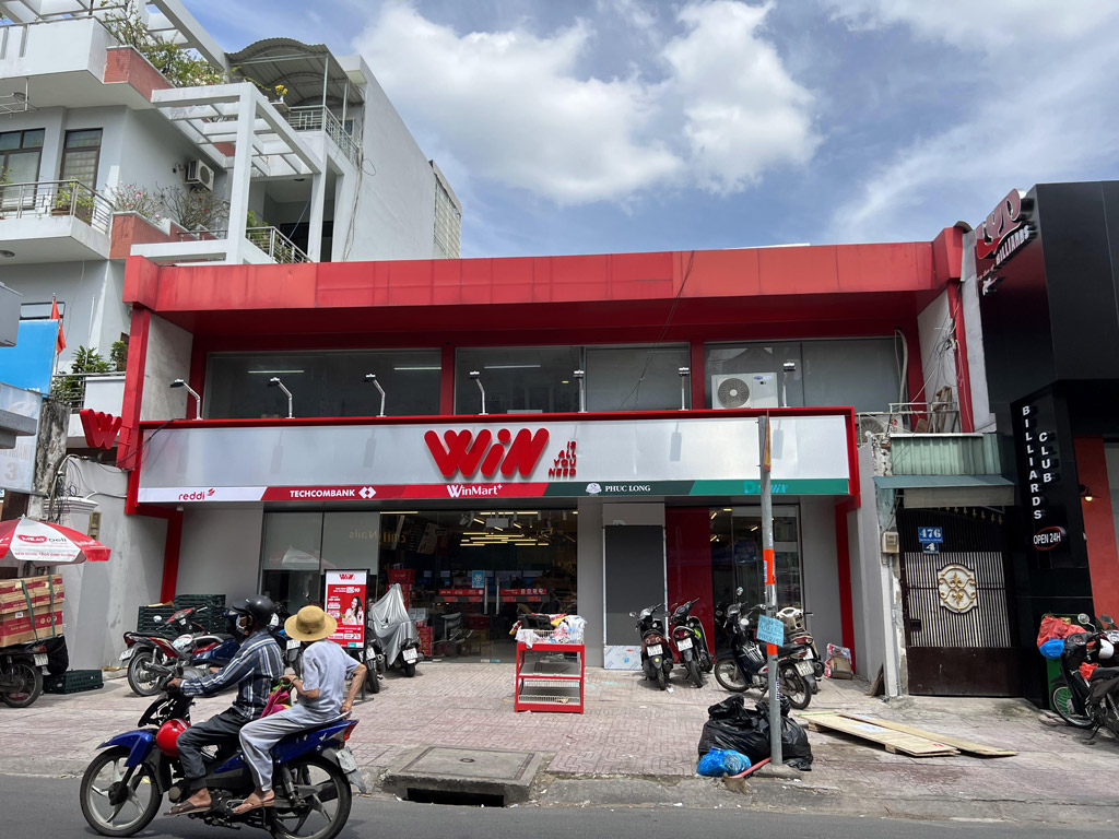 Lắp đặt màn hình led cho siêu thị winmart.