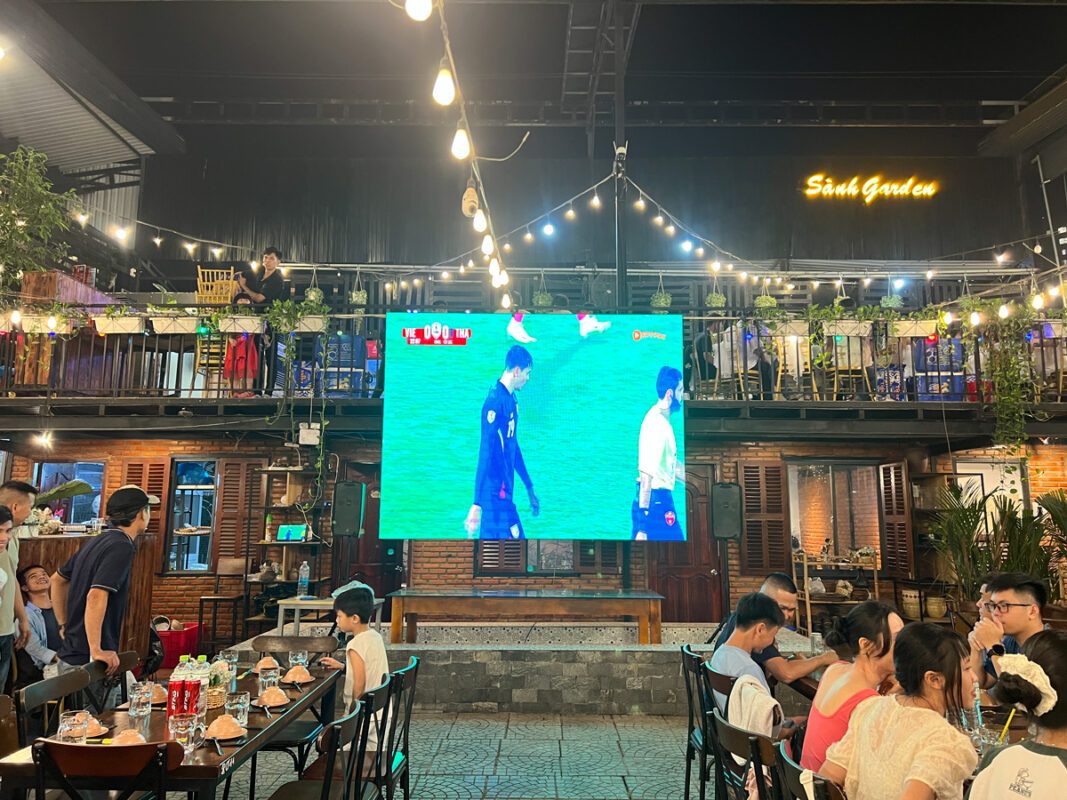 Cung cấp - Lắp đặt màn hình LED cho nhà hàng Sành Garden. 2 Màn hình LED 150 Inch