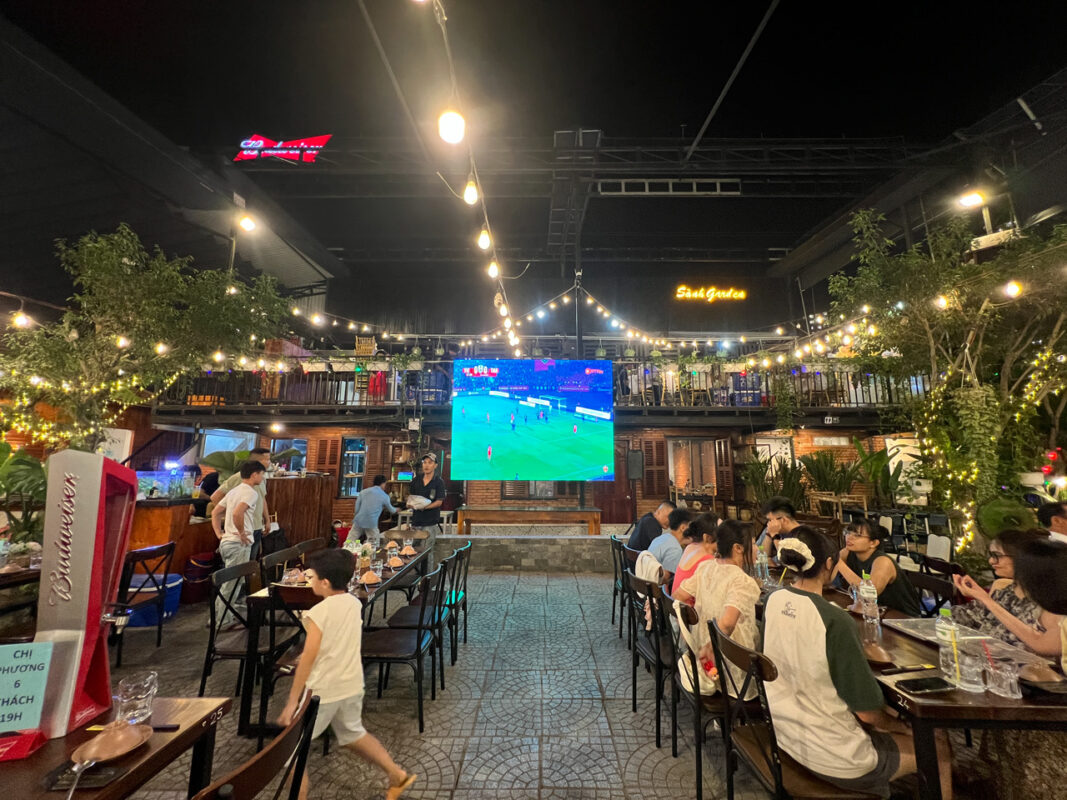 Cung cấp - Lắp đặt màn hình LED cho nhà hàng Sành Garden. 5 Màn hình LED LIGHT VIET NAM