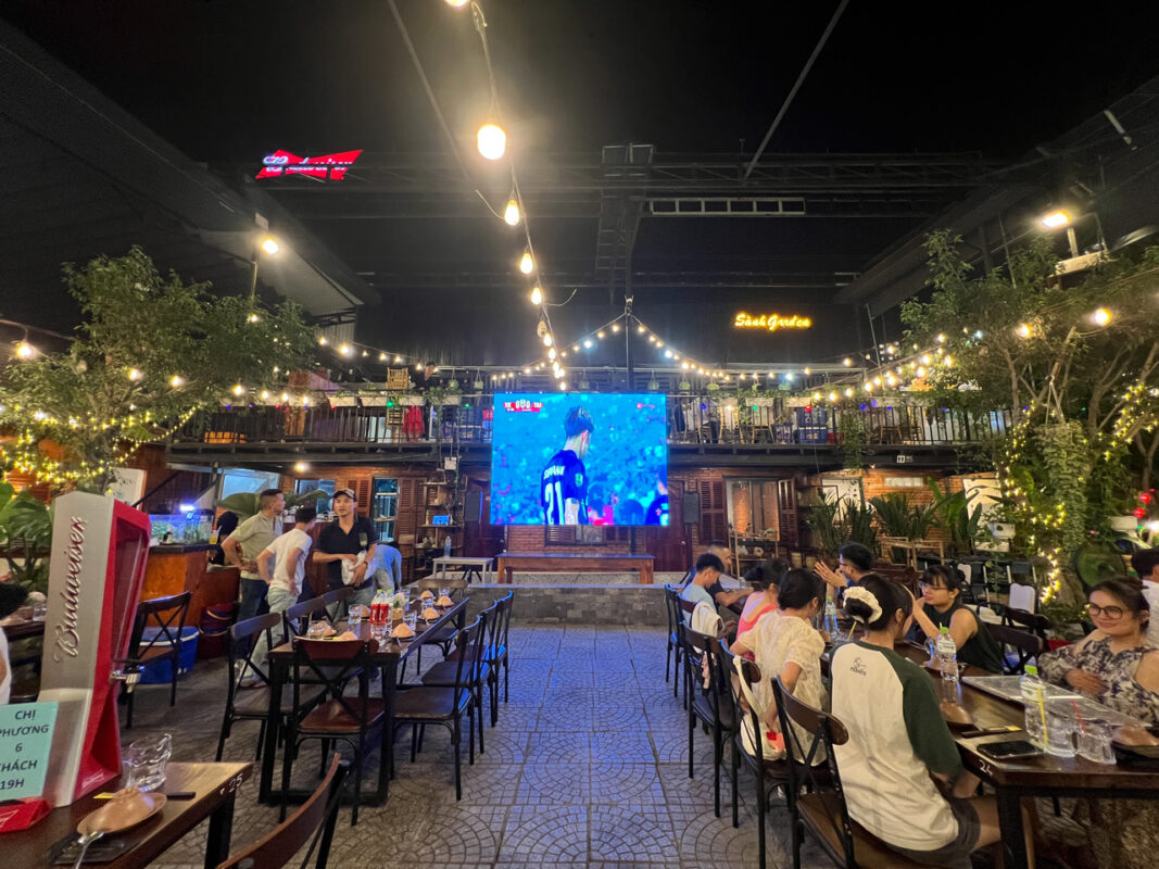 Cung cấp - Lắp đặt màn hình LED cho nhà hàng Sành Garden. 6 Màn hình LED LIGHT VN