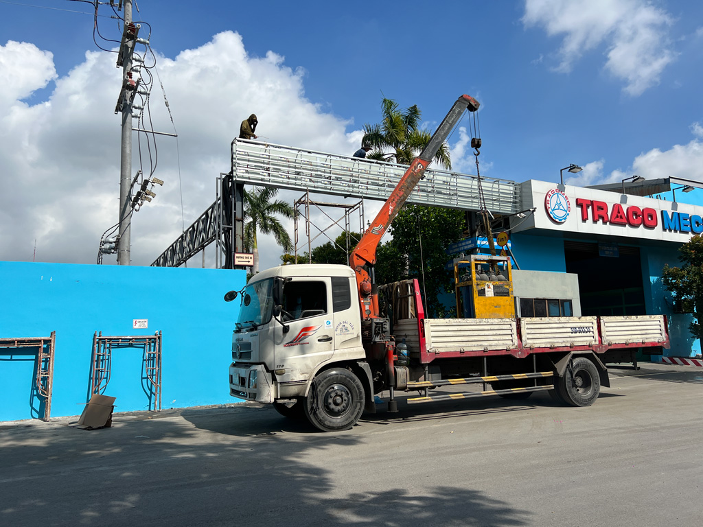 Màn hình LED ngoài trời cho tập đoàn TRACOMECO 3 Thi công màn hình LED
