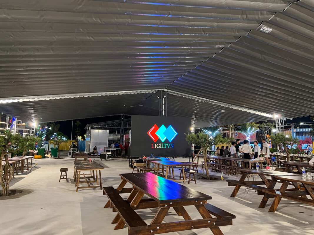 Màn hình LED di động cho nhà hàng 2 light vn