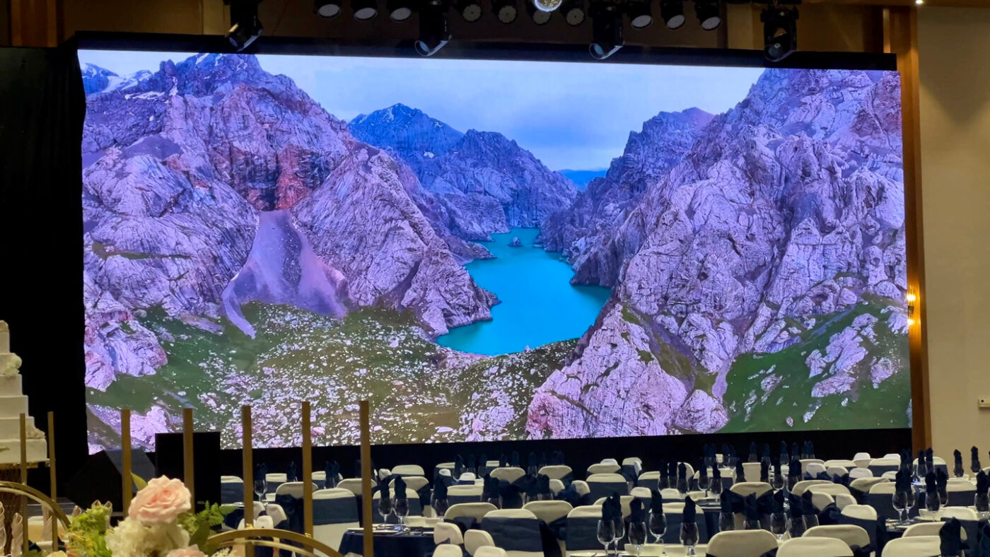 Dự án màn hình LED siêu to cho trung tâm hội nghị - tiệc cưới Capella. 25 Màn hình LED 4K