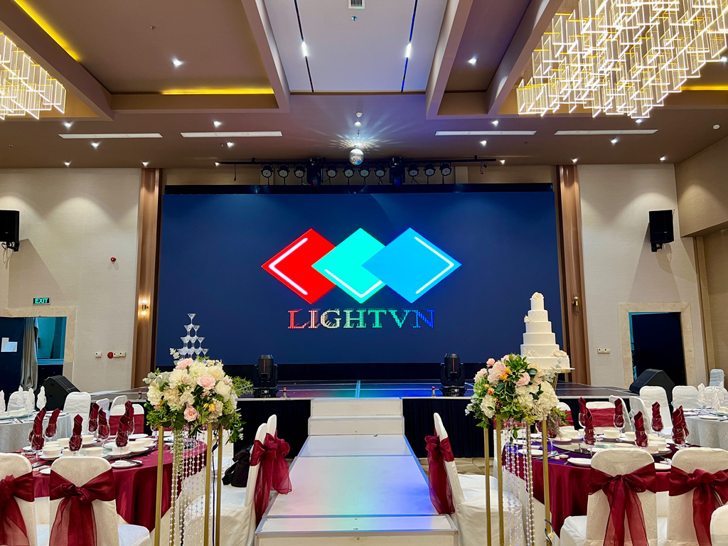 Dự án màn hình LED cỡ lớn cho trung tâm hội nghị – tiệc cưới Capella. 12 Màn hình LED light vn