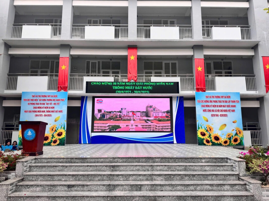 Màn hình LED ngoài trời cho trường THPT Bà Điểm, Hóc Môn. 5 Màn hình LED ngoài trời cho trường học.
