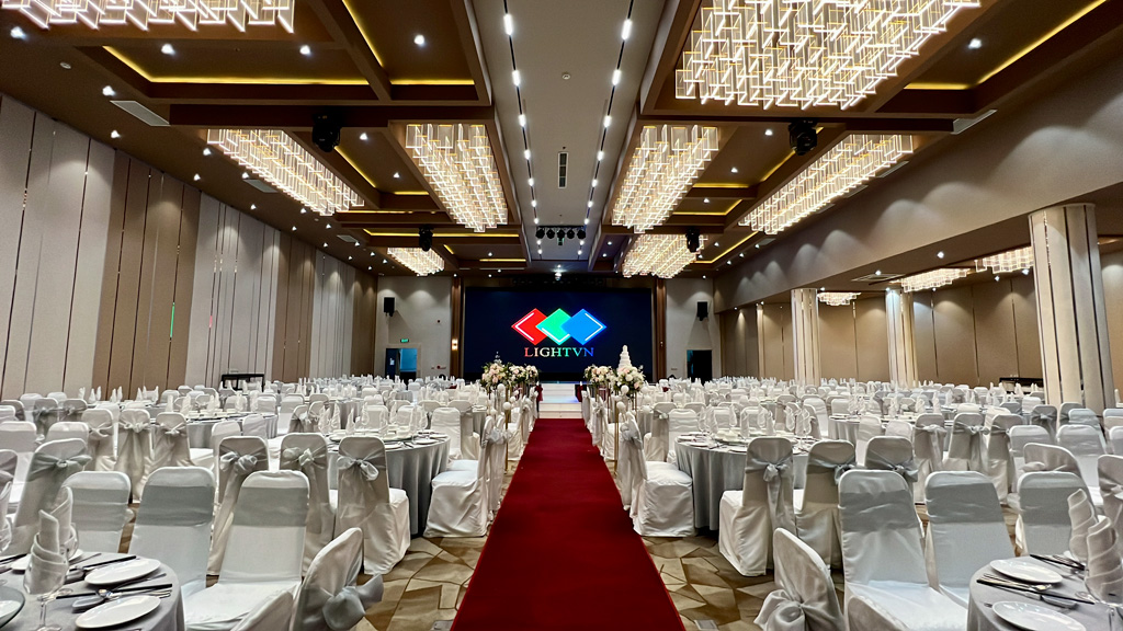 Dự án màn hình LED cỡ lớn cho trung tâm hội nghị – tiệc cưới Capella. 9 light vn