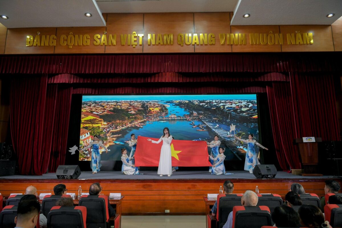 Màn hình LED cỡ lớn.