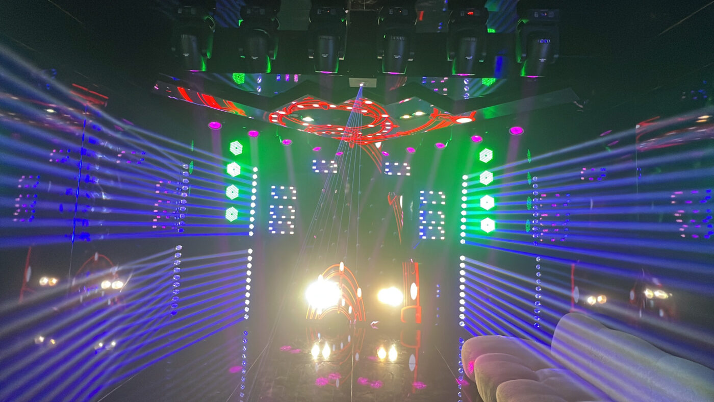 Màn hình LED phòng live đẹp.