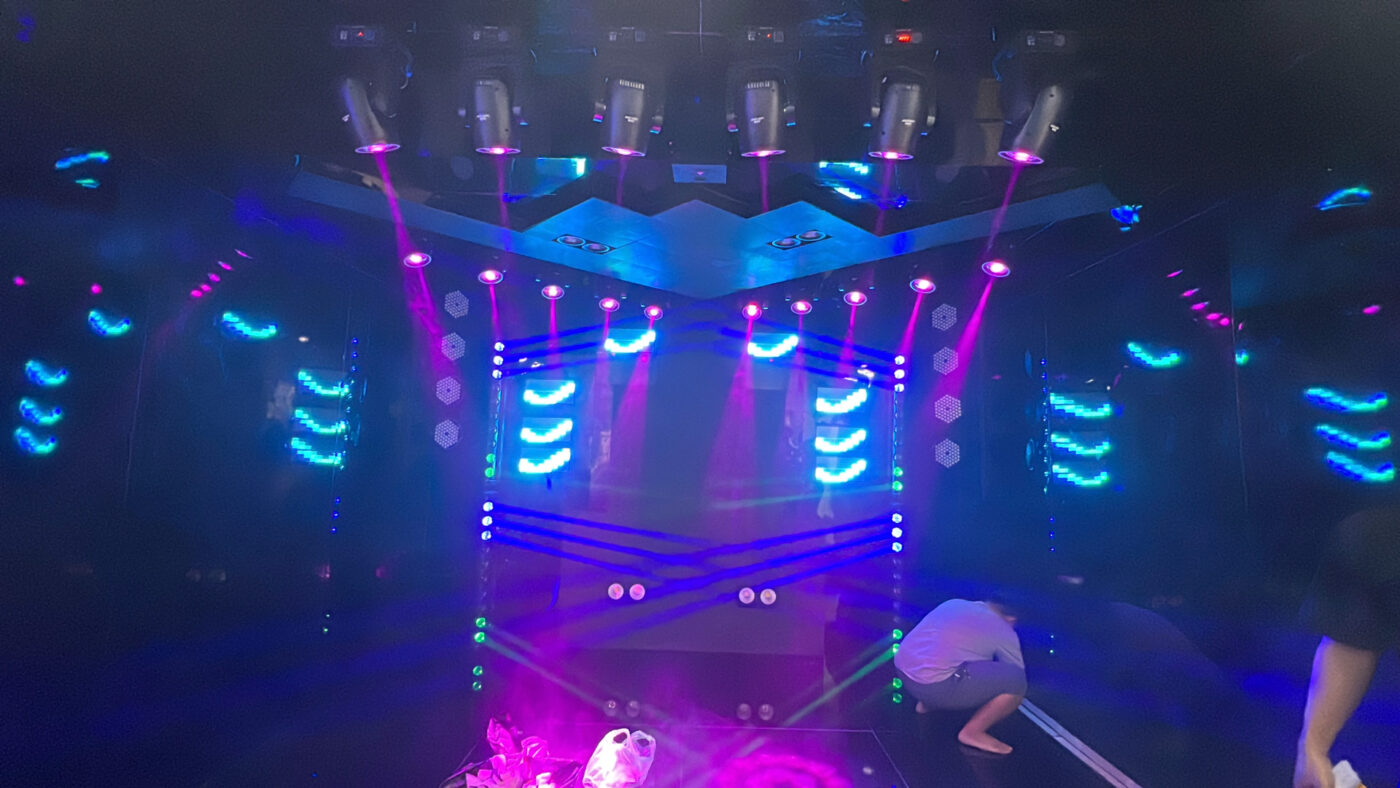 Thi công phòng live