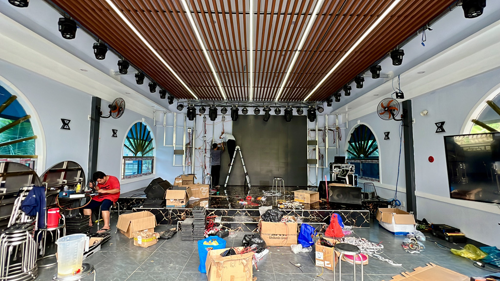 LIGHTVN cung cấp - Lắp đặt hệ thống ánh sáng - Màn hình LED tại Thạch Lựu Mộc - Định Quán - Đồng Nai. 6 Anh sang san khau