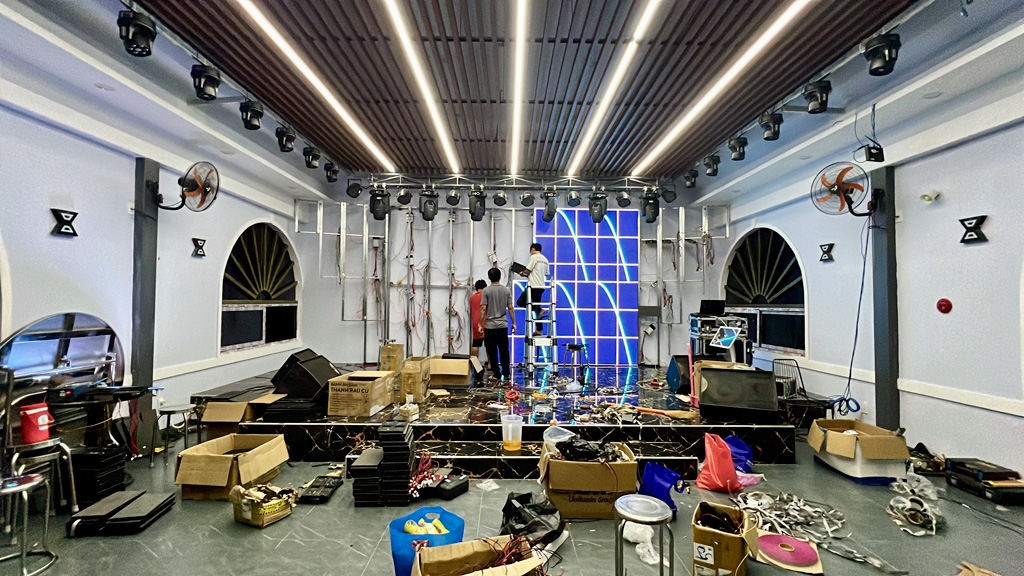 LIGHTVN cung cấp - Lắp đặt hệ thống ánh sáng - Màn hình LED tại Thạch Lựu Mộc - Định Quán - Đồng Nai. 5 Don vi thi cong man hinh LED tai dong nai