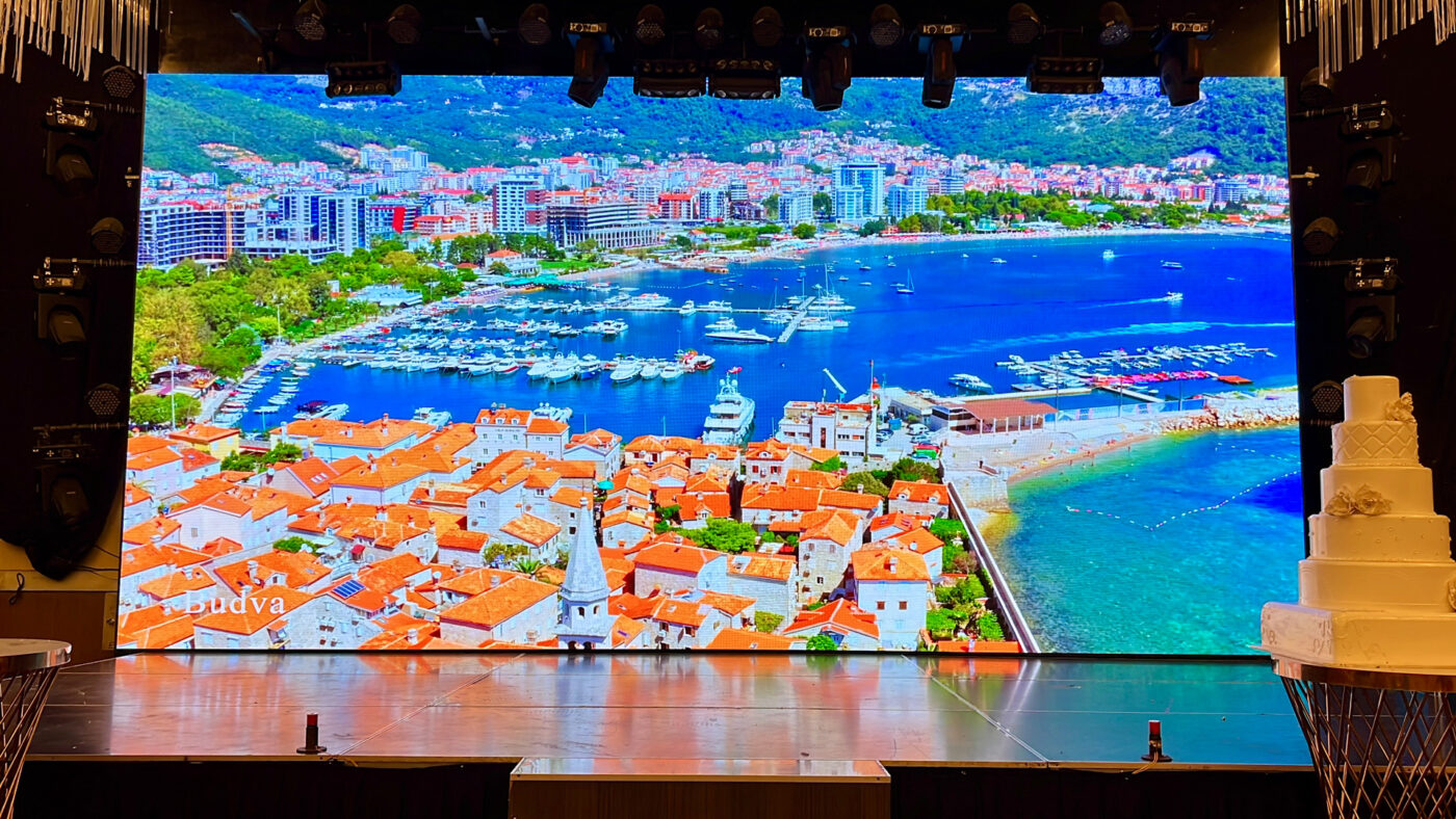 Cung cấp - Thi công lắp đặt màn hình LED cỡ lớn tại tập đoàn Riverside Palace. 15 Màn hình LED cho trung tâm tiệc cưới Riverside