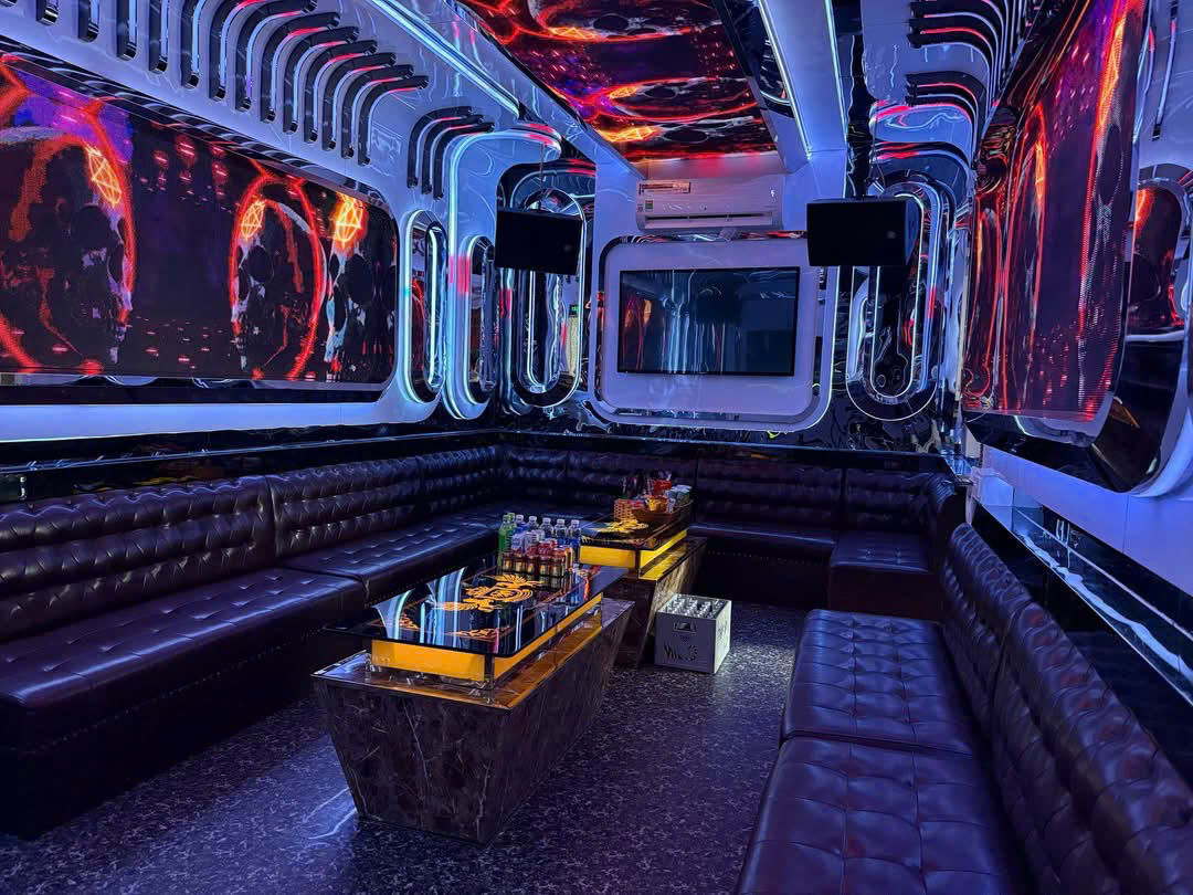 Dịch vụ thiết kế thi công phòng karaoke tại HCM - Thiết bị xuất xứ rõ ràng