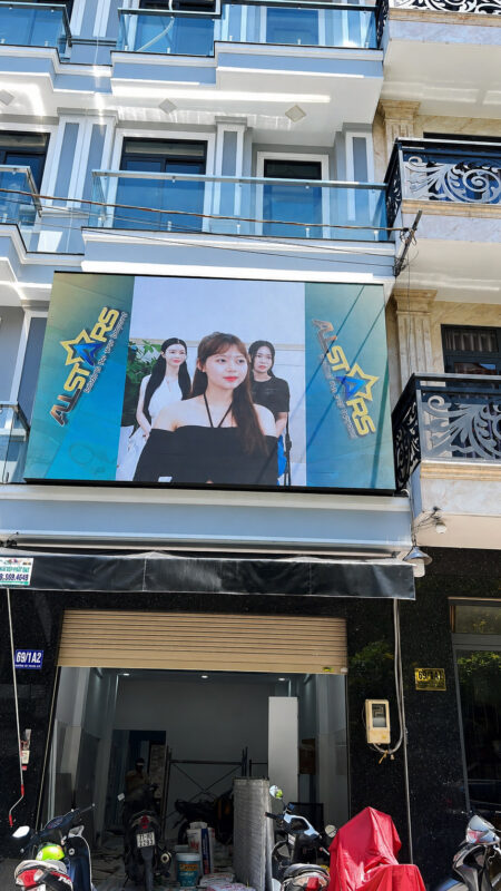 Cung cap man hinh LED cho phong live