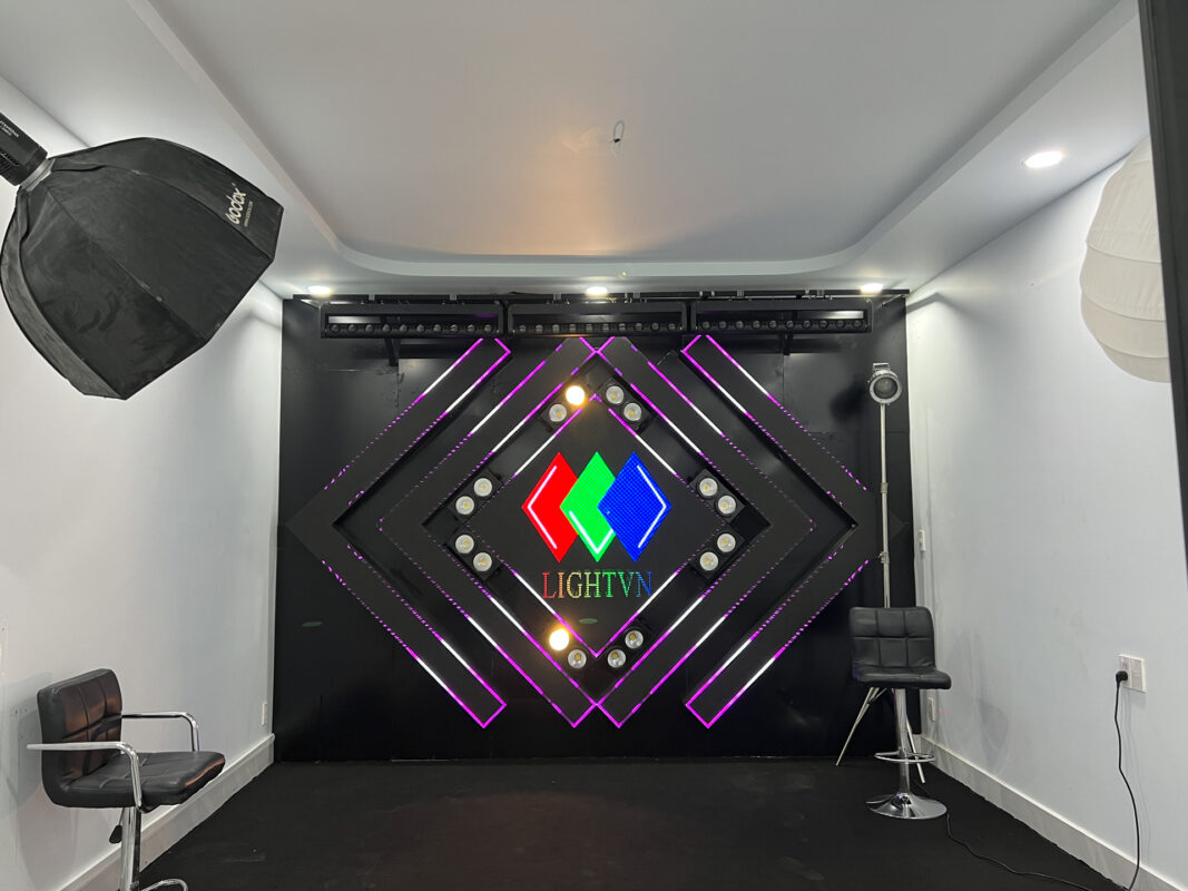 Thiết kế thi công hệ thống ánh sáng - màn hình LED cho phòng live stream 6 Man hinh LED cho phong live dep
