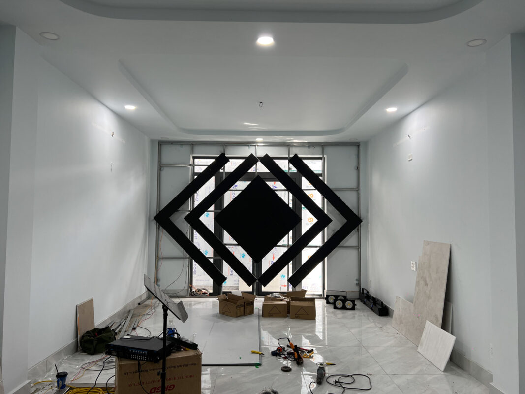 Thiết kế thi công hệ thống ánh sáng - màn hình LED cho phòng live stream 3 Setup phong live stream